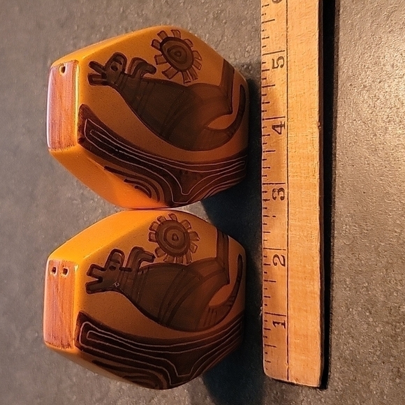 Vintage Studio Anna Australia Salt & Pepper Shakers With Hand Painted Kangaroo - Picture 8 of 10